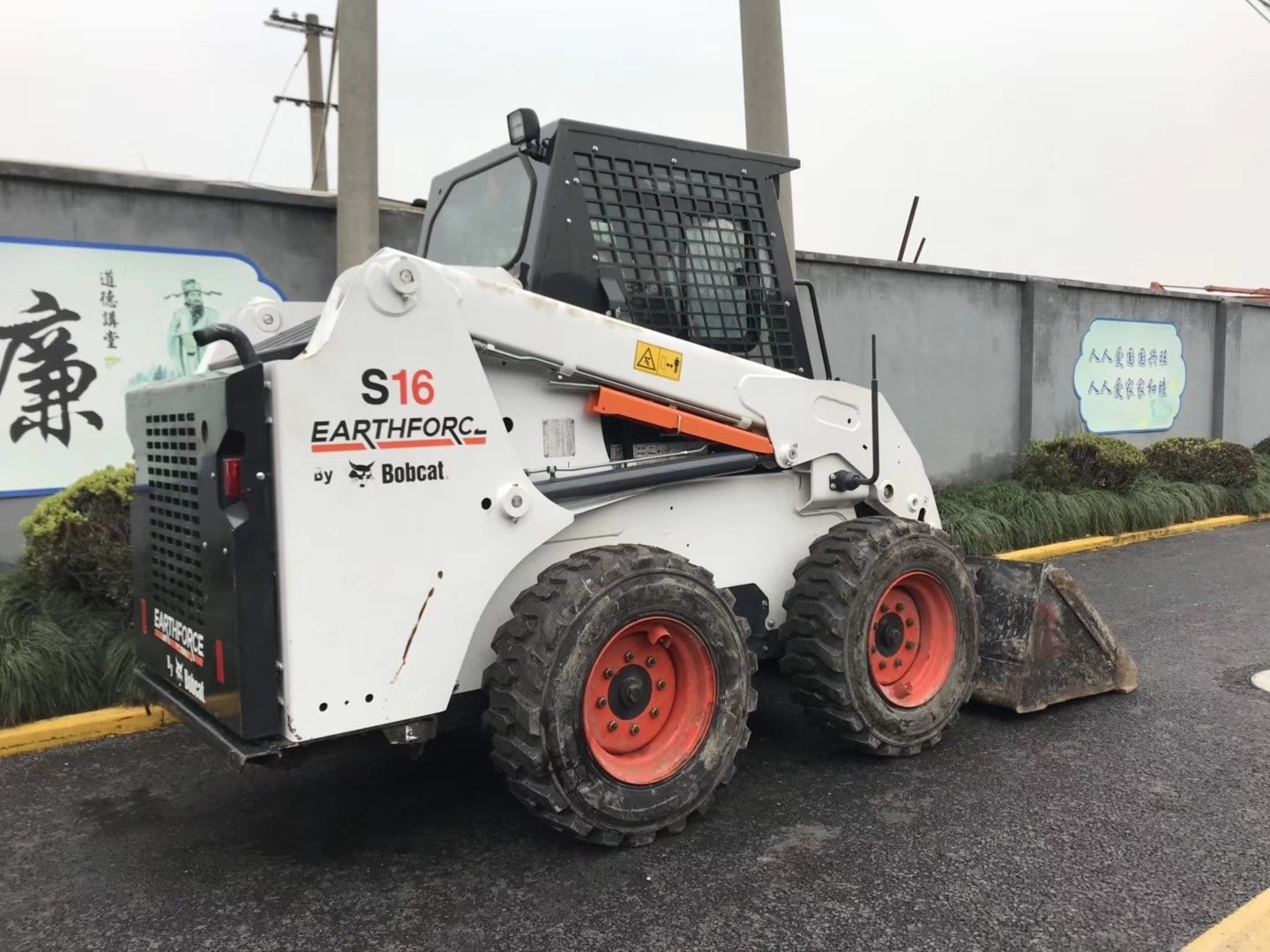 Thông số kỹ thuật của xe xúc trượt  Bobcat S16