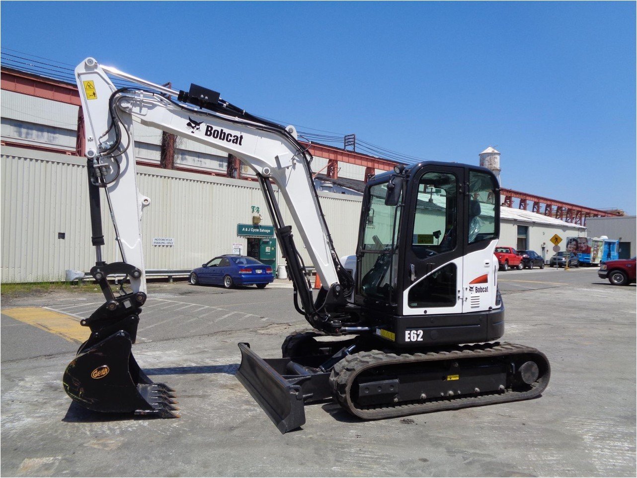 Tổng quan về xe xúc đào Mini Bobcat E55W