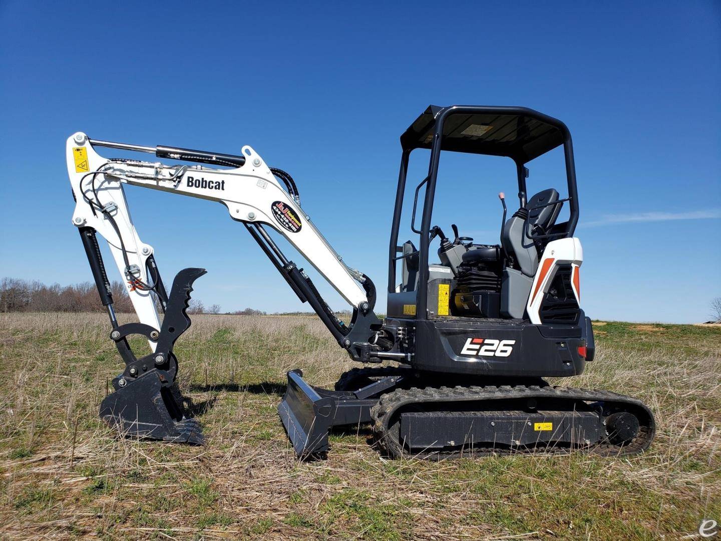 Tổng quan về xe xúc đào mini Bobcat E26