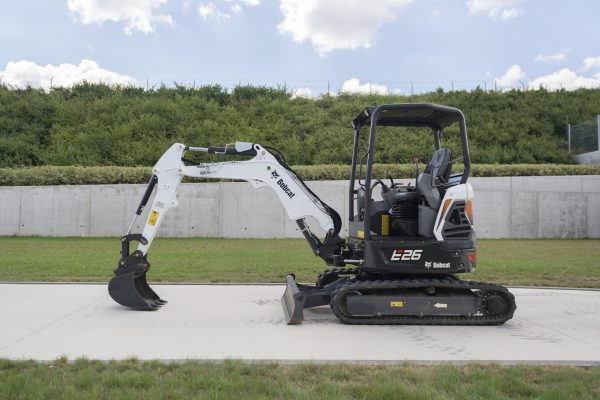 Xe xúc đào mini Bobcat E26