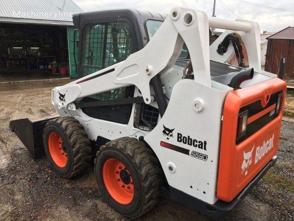 Xe xúc trượt Bobcat S590