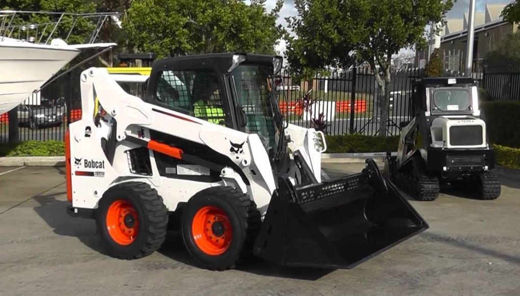 xe xúc trượt Bobcat S530