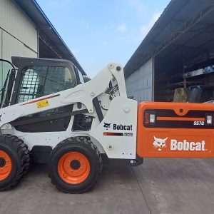 Xe xúc trượt Bobcat S570