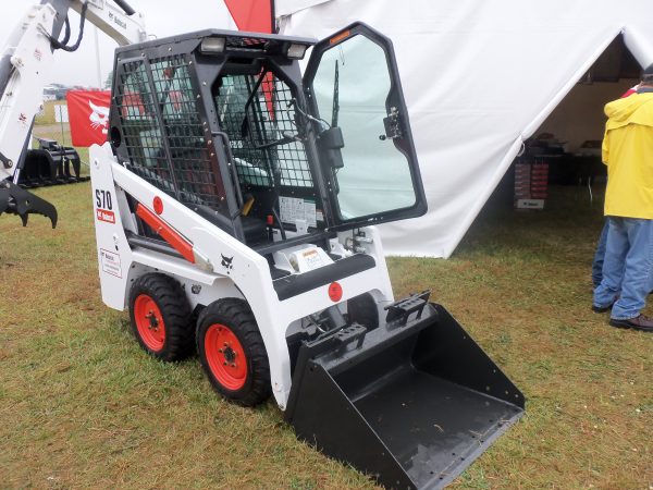 Xe xúc trượt Bobcat S70