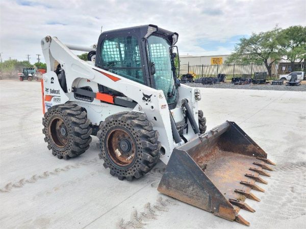 Xe xúc lật Bobcat S850