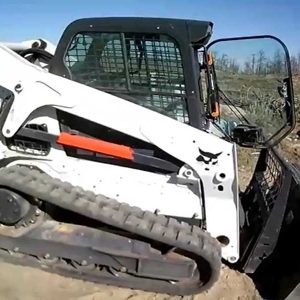 xe xúc lật bánh xích Bobcat T650