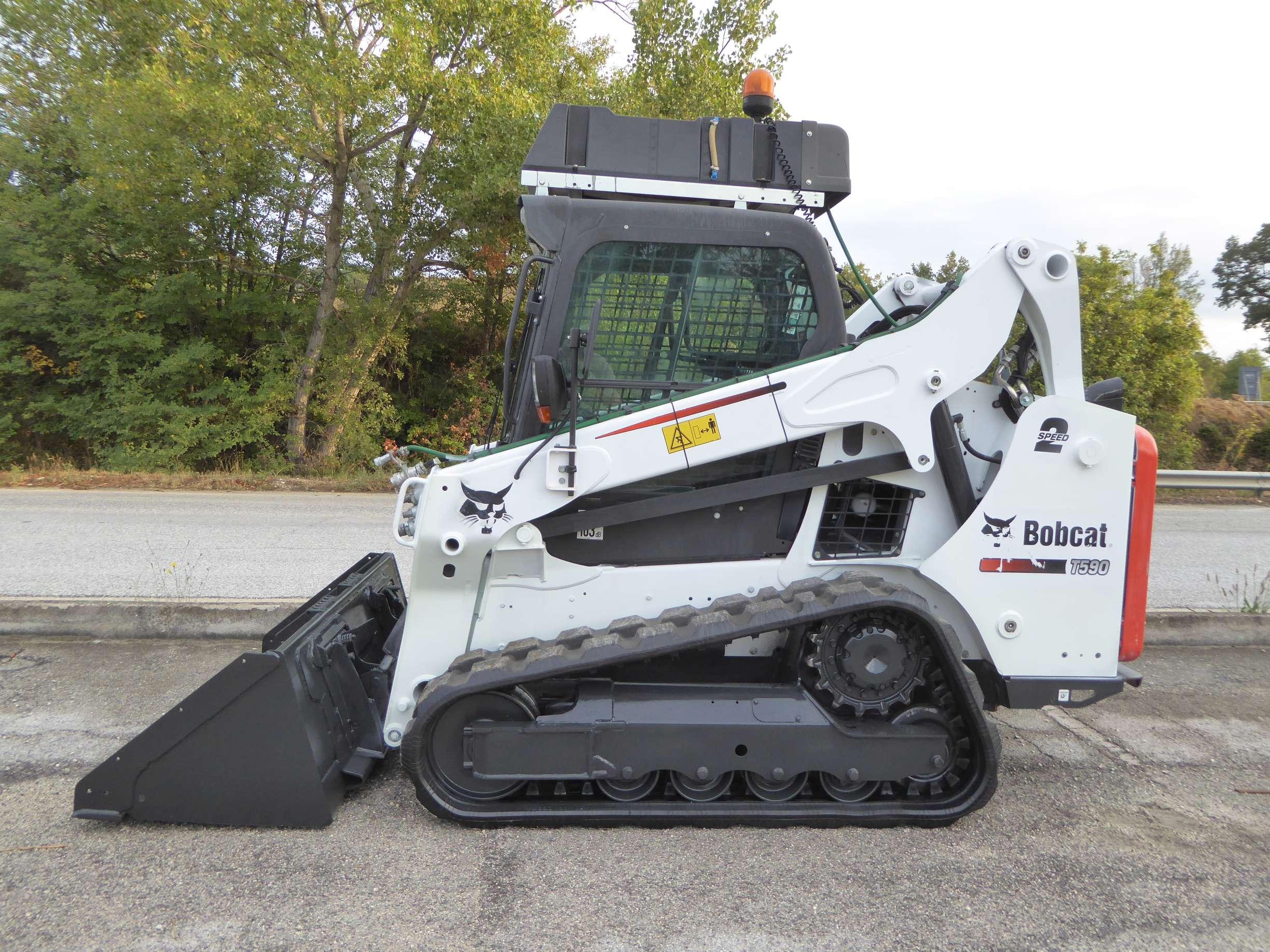 Xe xúc lật bánh xích Bobcat T590