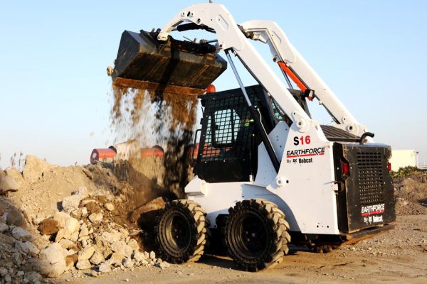 Xe xúc trượt Bobcat S16