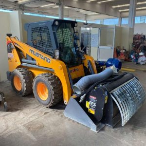 Xe xúc lật Skid Loader Mustang 2200R