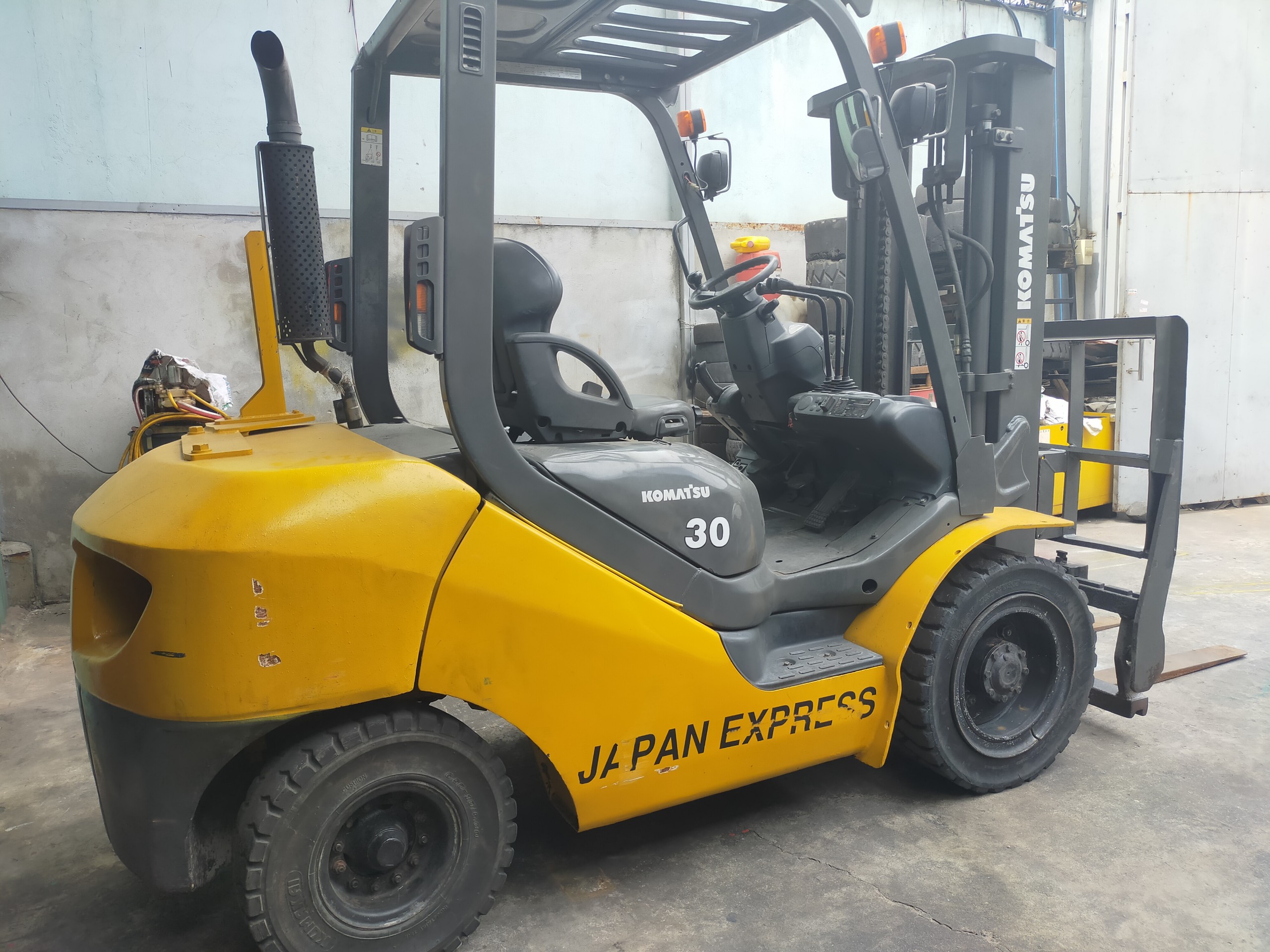 xe nâng hàng Komatsu 3 tấn