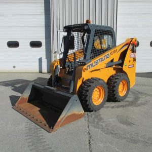 xe xúc lật Skid Loader Mustang 1500R