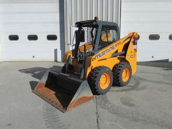 Xe xúc lật Skid Loader Mustang 1500R