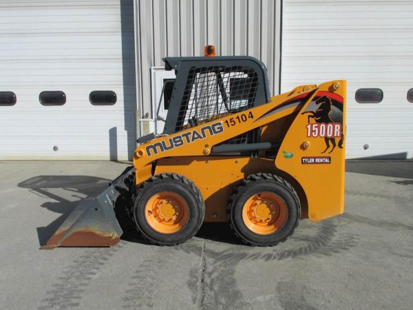 Xe xúc lật Skid Loader Mustang 1500R