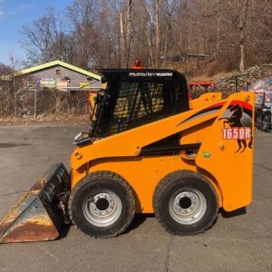 xe xúc lật Skid Loader Mustang 1650R