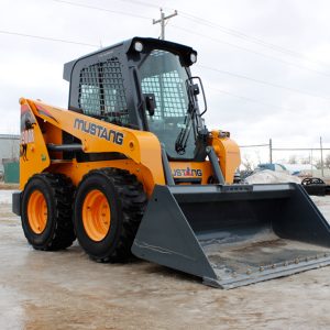 Xe xúc lật Skid Loader Mustang 1900R