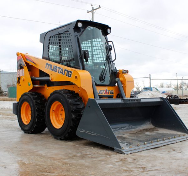 Xe xúc lật Skid Loader Mustang 1900R