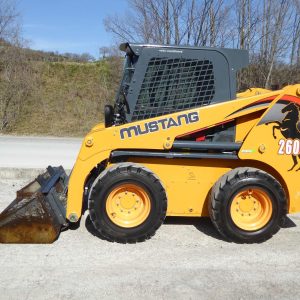 Xe xúc lật Skid Loader Mustang 2600R