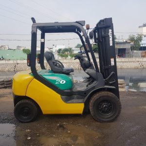 xe nâng dầu komatsu 2 tấn