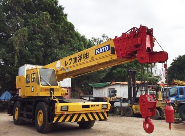 Xe cẩu bánh lốp Kato 35 tấn