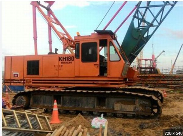 Xe cẩu bánh xích Hitachi 180 tấn