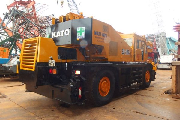 Xe cẩu bánh lốp Kato 45 tấn