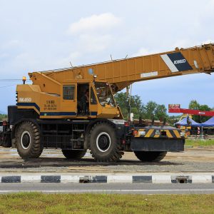 Xe cẩu bánh lốp Kobelco 45 tấn