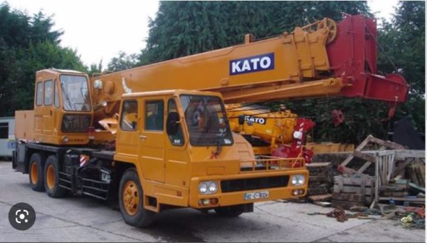 Xe cẩu bánh lốp Kato 25 tấn