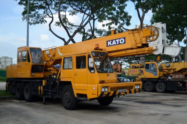 Xe cẩu bánh lốp Kato 120 tấn