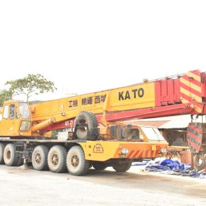 xe cẩu bánh lốp Kato 80 tấn