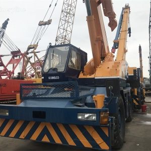 Xe cẩu địa hinh bánh lốp Kobelco 70 tấn