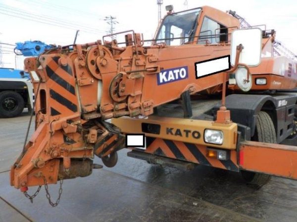 Xe cẩu bánh lốp kato 10 tấn