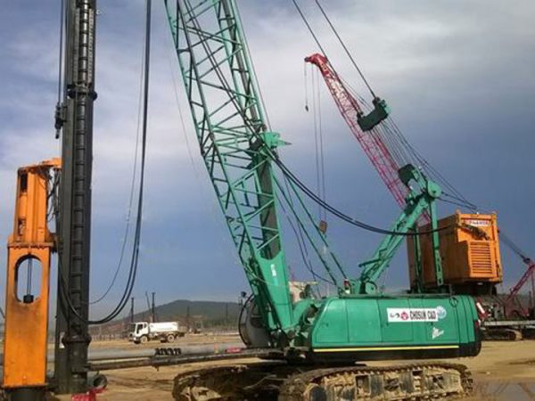 Xe cẩu bánh xích Kobelco 100 tấn