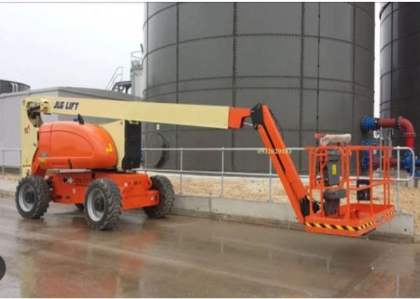 Xe nâng người chân nhện JLG 13M