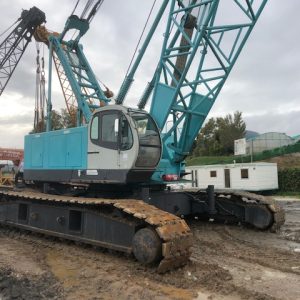 Model 7100 Hãng sản xuất Kobelco Xuất xứ Nhật Bản Sức nâng lớn nhất 100 tấn Chiều dài cần chính 73.2m + 24.4m + Cần phụ Chiều dài cần tháp vươn 50.1m + 44.2m Móc cẩu 100 tấn / 30 tấn Thiết kế của xe cẩu bánh xích Kobelco 7100