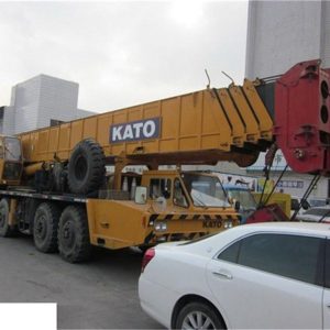 Cho thuê xe cẩu bánh lốp kato 120 tấn