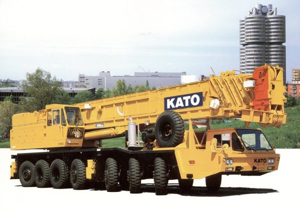 Cho thuê xe cẩu bánh lốp Kato 160 tấn