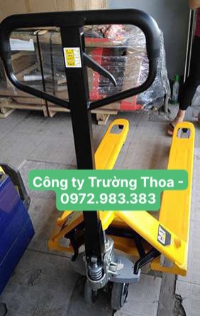 Công ty Trường Thoa xe nâng hàng CAT 3.5 tấn