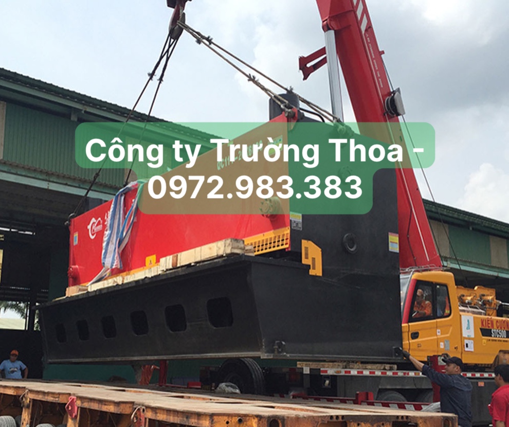 xe nâng cẩu di dời thiết bị